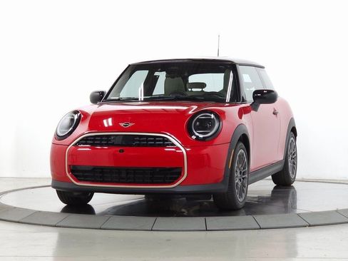 Used 2025 MINI Cooper 2-Door Hardtop image 3