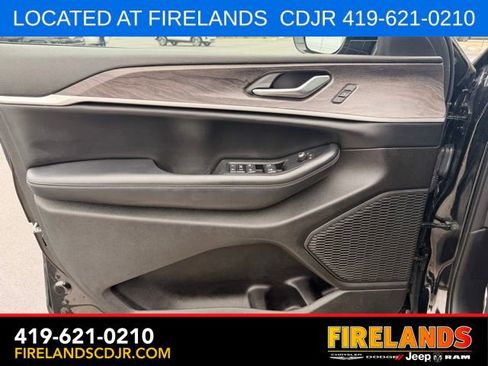 Used 2023 Jeep Grand Cherokee L Limited AWD/4WD image 26