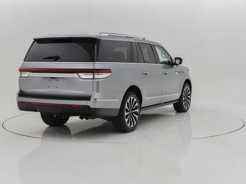 Used 2024 Lincoln Navigator L Reserve image 17