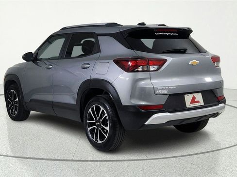 Used 2025 Chevrolet TrailBlazer LT FWD image 4