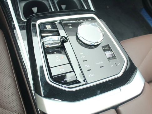 Used 2026 BMW 740i xDrive w/ Premium Package AWD/4WD image 14