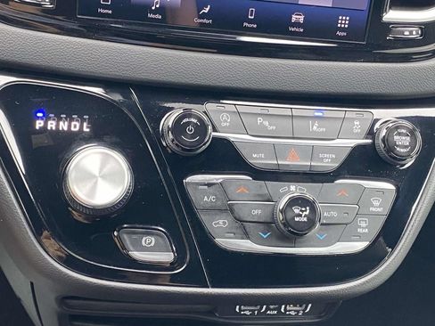 Used 2025 Chrysler Pacifica Select FWD image 27