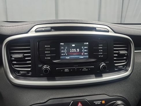Used 2017 Kia Sorento AWD image 20