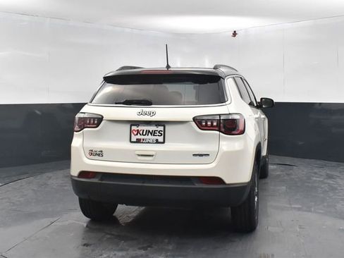 Used 2018 Jeep Compass Latitude w/ Cold Weather Group image 9