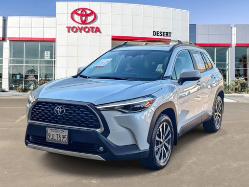 Used 2023 Toyota Corolla Cross XLE w/ Convenience Package FWD image 3