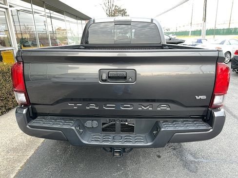 Used 2018 Toyota Tacoma TRD Sport AWD/4WD image 24