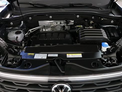Used 2025 Volkswagen Atlas Cross Sport SE AWD/4WD image 38