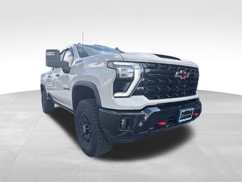 Used 2026 Chevrolet Silverado 2500 ZR2 w/ LPO, Dark Essentials Package AWD/4WD image 3