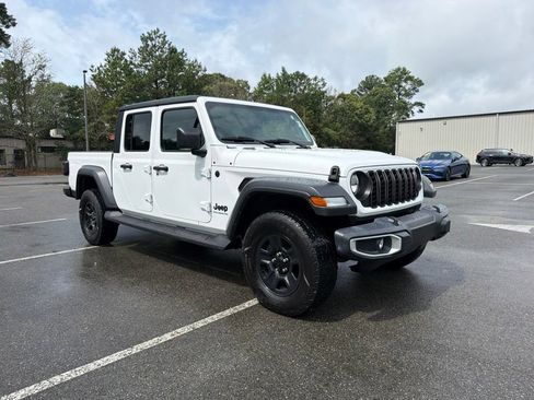 Certified 2024 Jeep Gladiator Sport AWD/4WD image 4
