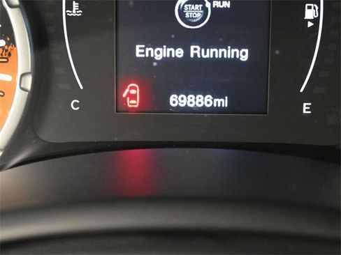 Used 2017 Jeep Renegade Latitude w/ Popular Equipment Group image 19