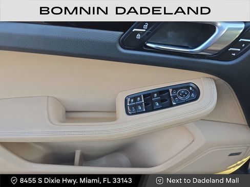 Used 2019 Porsche Macan image 16