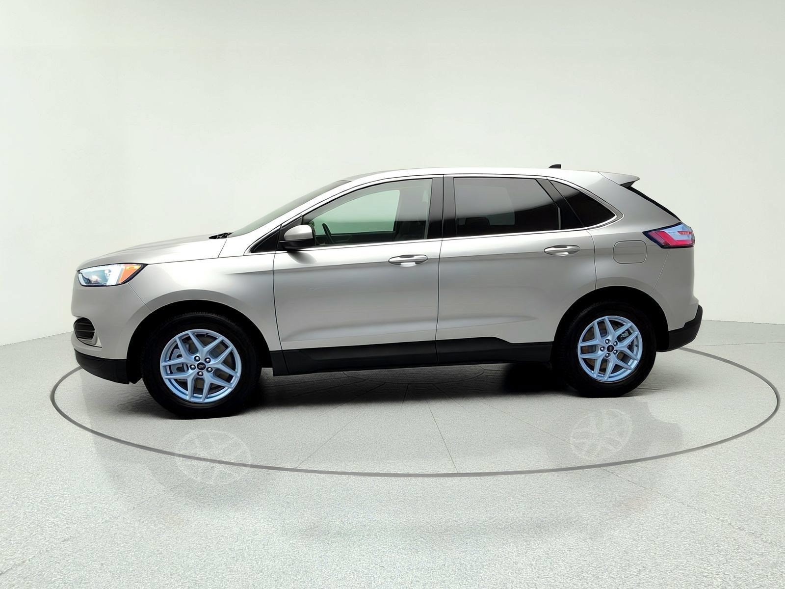 Used 2024 Ford Edge SEL w/ Convenience Package AWD/4WD image 3