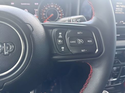 Used 2024 Jeep Gladiator Rubicon AWD/4WD image 15