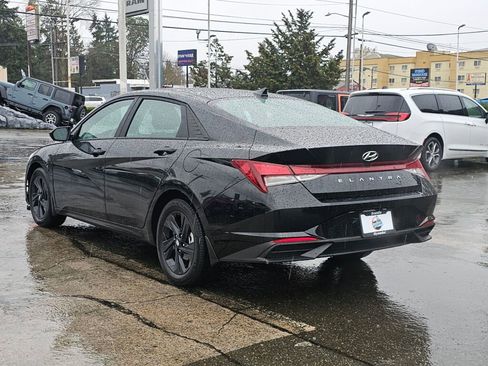 Used 2023 Hyundai Elantra SEL image 5