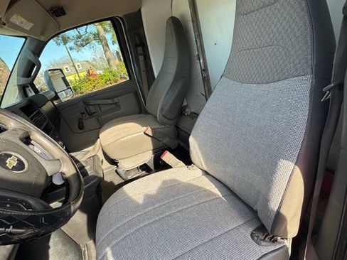 Used 2017 Chevrolet Express 3500 image 10