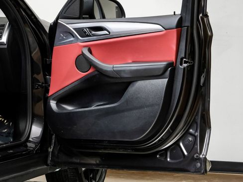 Used 2025 BMW X4 xDrive30i w/ Premium Package image 46