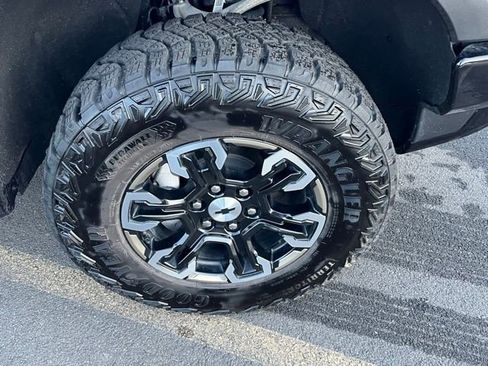 Used 2024 Chevrolet Silverado 1500 ZR2 w/ Technology Package image 9