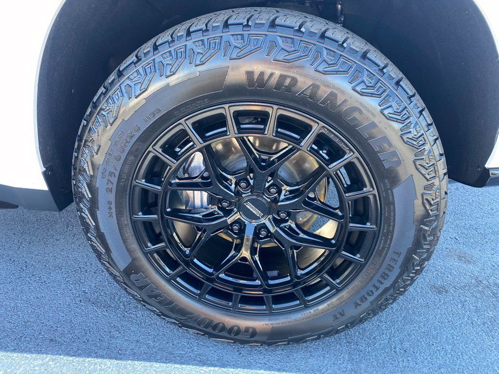 Used 2026 Chevrolet Tahoe Z71 w/ Z71 Off-Road Package AWD/4WD image 31