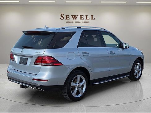 Used 2019 Mercedes-Benz GLE 400 4MATIC image 4