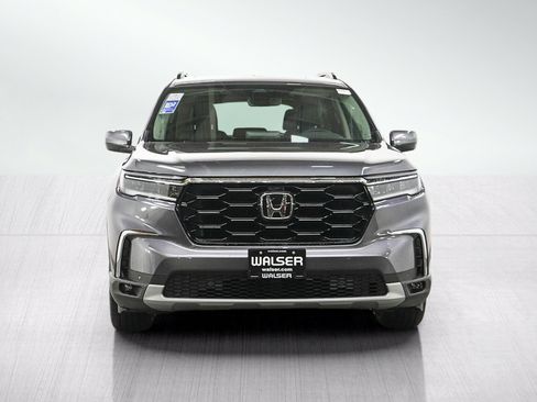 Used 2025 Honda Pilot Touring image 8