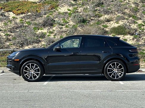 Certified 2025 Porsche Cayenne Coupe image 2