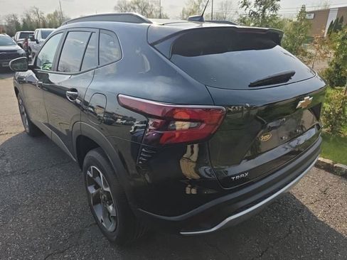 Used 2024 Chevrolet Trax LT FWD image 4