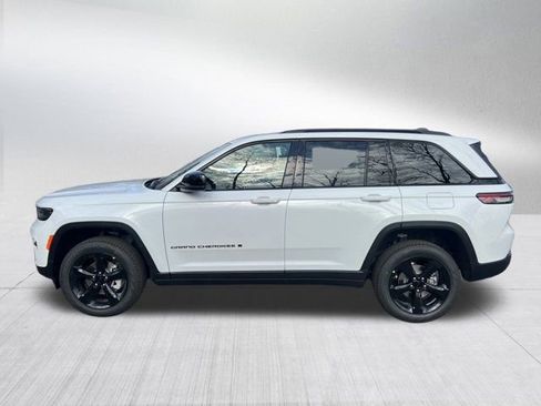 New 2025 Jeep Grand Cherokee Limited image 8