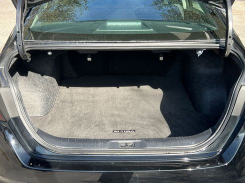 Used 2025 Nissan Altima 2.5 SV image 24