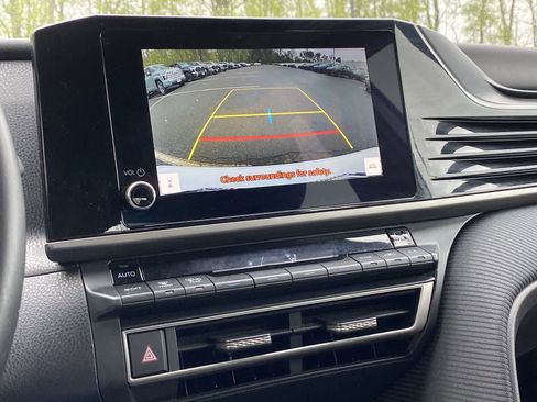 Used 2025 Toyota Camry SE FWD image 30