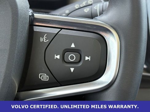 Certified 2023 Volvo XC40 B5 Ultimate w/ Protection Package Premier image 19