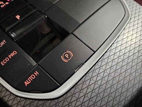 Used 2025 BMW 330i xDrive Sedan w/ M Sport Package AWD/4WD image 24