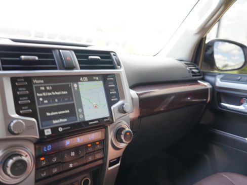 Used 2020 Toyota 4Runner SR5 Sport Utility image 18