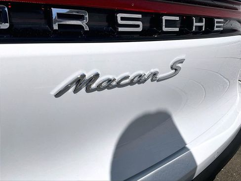 Certified 2025 Porsche Macan S AWD/4WD image 33