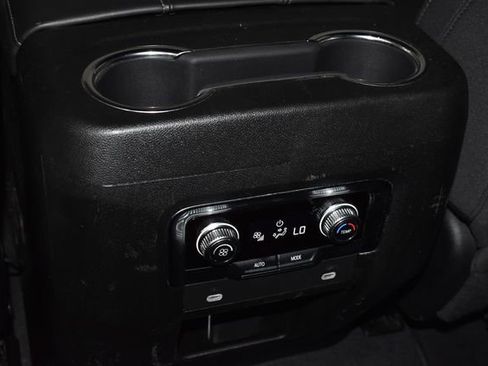 Used 2022 GMC Yukon SLE image 31