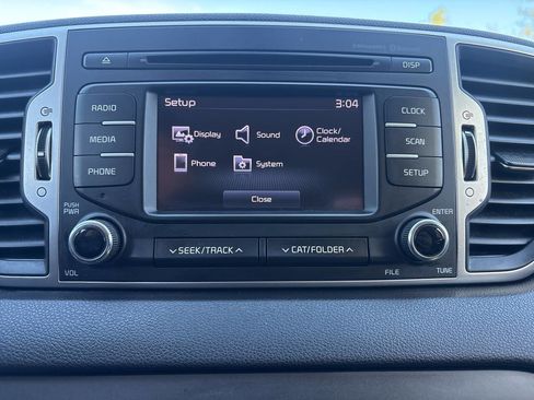 Used 2018 Kia Sportage LX AWD/4WD image 13