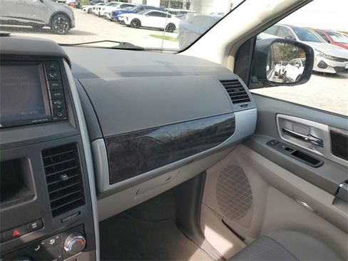 Used 2009 Dodge Grand Caravan SXT w/ Entertainment Group 2 image 29