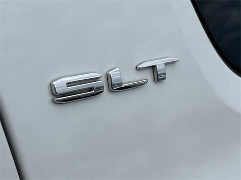 Used 2022 GMC Acadia SLT w/ Technology Package image 11