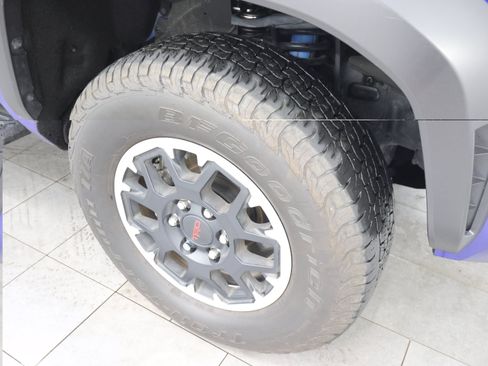 Used 2025 Toyota Tacoma TRD Off-Road w/ TRD Off Road Premium Package AWD/4WD image 3
