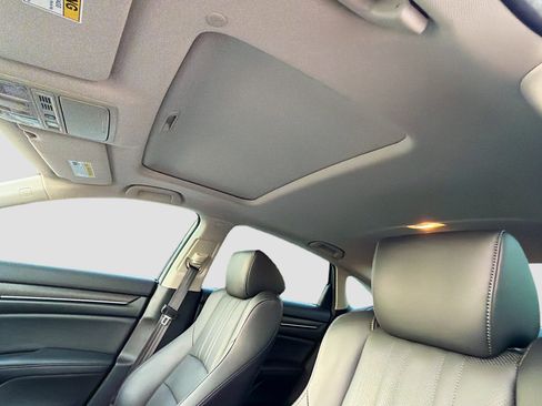 Used 2022 Honda Accord Touring image 25