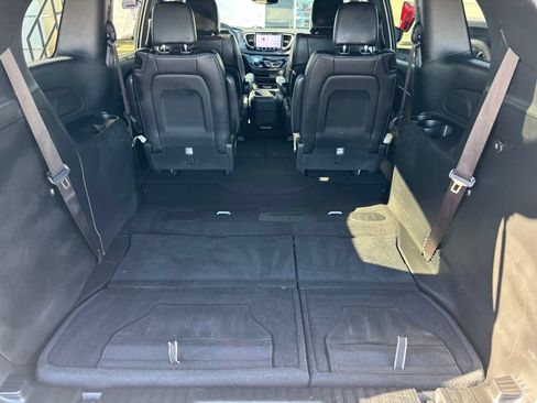 Used 2025 Chrysler Pacifica Select FWD image 34