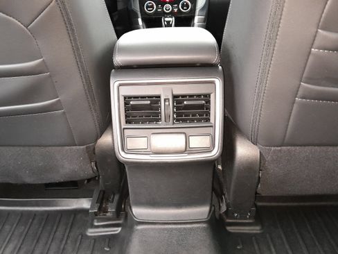 Used 2023 Subaru Forester Limited image 31