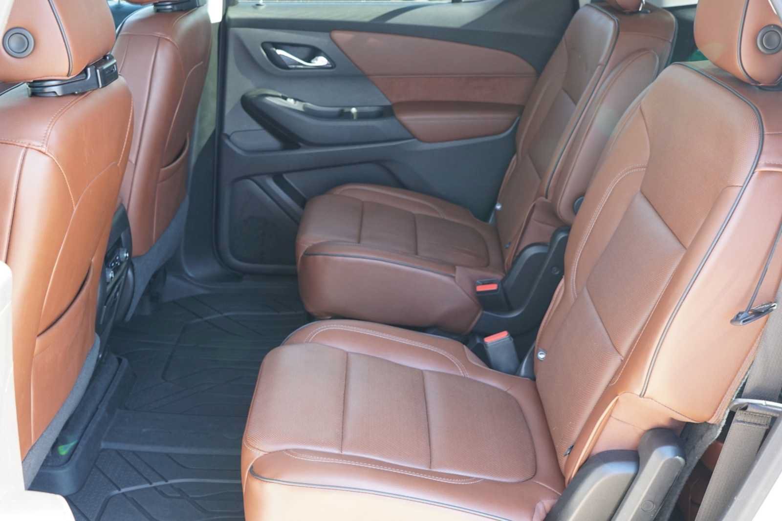 Used 2018 Chevrolet Traverse High Country w/ LPO, Cargo Package AWD/4WD image 18