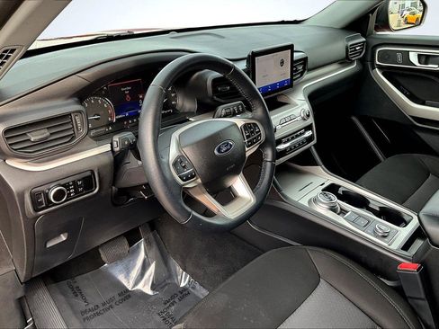 Used 2023 Ford Explorer XLT image 14