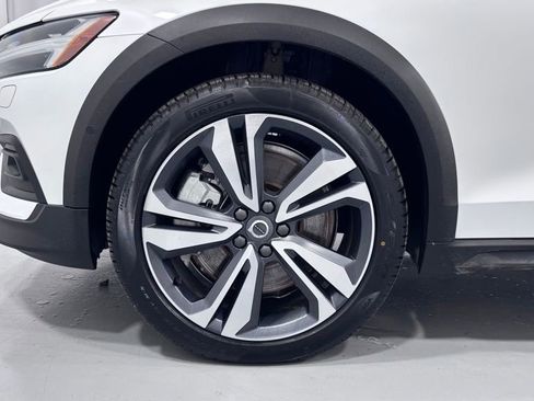 Certified 2025 Volvo V60 B5 Cross Country Plus AWD/4WD image 30