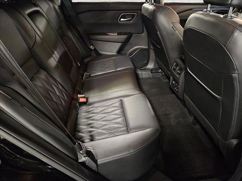 Used 2025 Nissan Rogue Platinum w/ Platinum Premium Package image 19