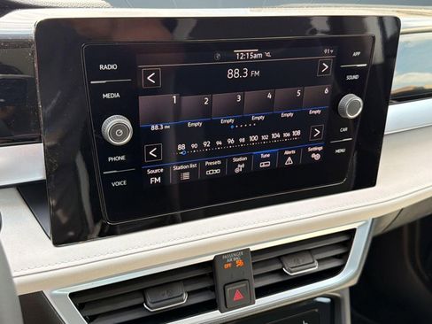 New 2026 Volkswagen Taos SE FWD image 22