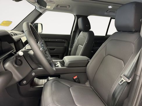 New 2026 Land Rover Defender 110 X-Dynamic SE image 9
