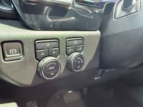 Used 2024 Chevrolet Silverado 2500 LT AWD/4WD image 28