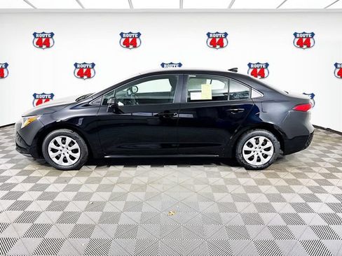Certified 2025 Toyota Corolla LE FWD image 5