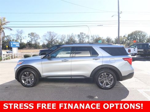 Certified 2022 Ford Explorer XLT w/ Equipment Group 202A image 5